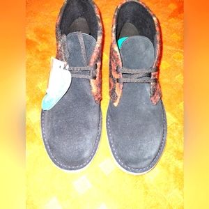 Clarks Mens Bushacre 3  Leather/Wool Comfort Black/Red Mens Shoes sz 9 NEW